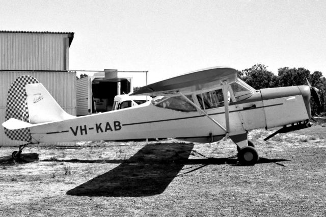 VH-KAB — - AUSTER J-1B AIGLET - REG VH-KAB (CN 2644) - WHYALLA AIRPORT SA. AUSTRALIA - YWHA 2/3/1986