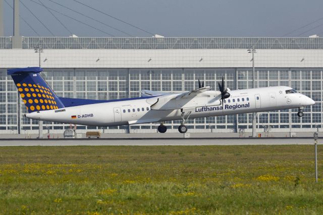 de Havilland Dash 8-400 (D-ADHB)