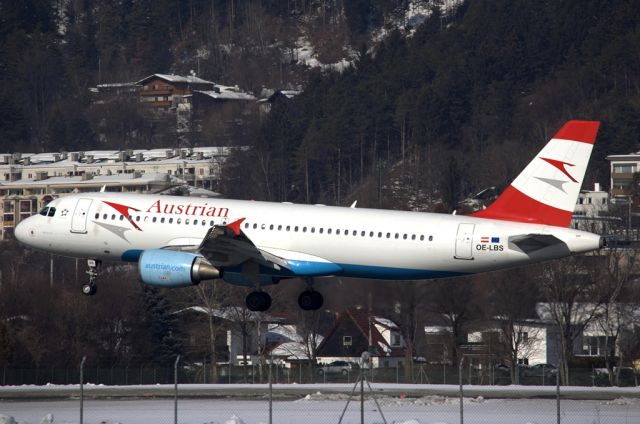 Airbus A320 (OE-LBS)