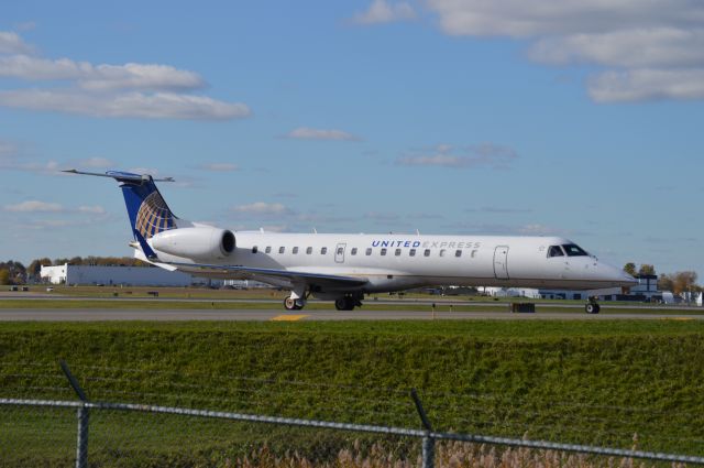 Embraer ERJ-135 (N12172)