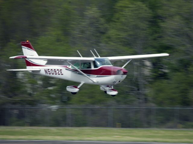 — — - Landing runway 08.