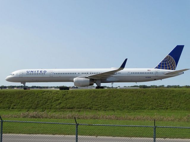 BOEING 757-300 (N75858)