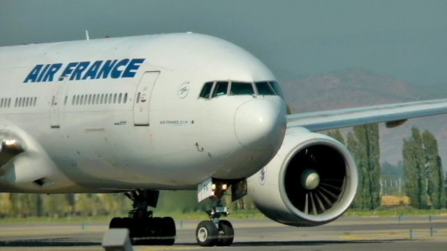 Boeing 777-200 (F-GSPN) - A PARÍS