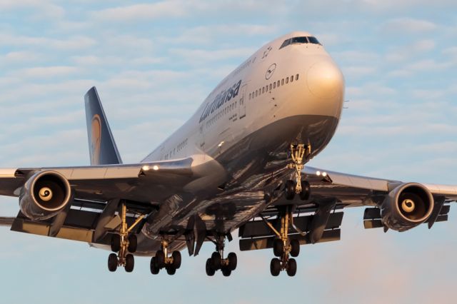 Boeing 747-400 (D-ABVS) - Full Quality MUST: a rel=nofollow href=http://www.jetphotos.net/viewphoto.php?id=7997817&nseq=0http://www.jetphotos.net/viewphoto.php?id=7997817&nseq=0/a