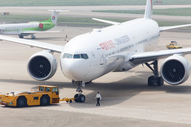 BOEING 777-300ER (B-2001) - The first Boeing 777-300ER  for CES arrived at Shanghai Hongqiao International Airport.