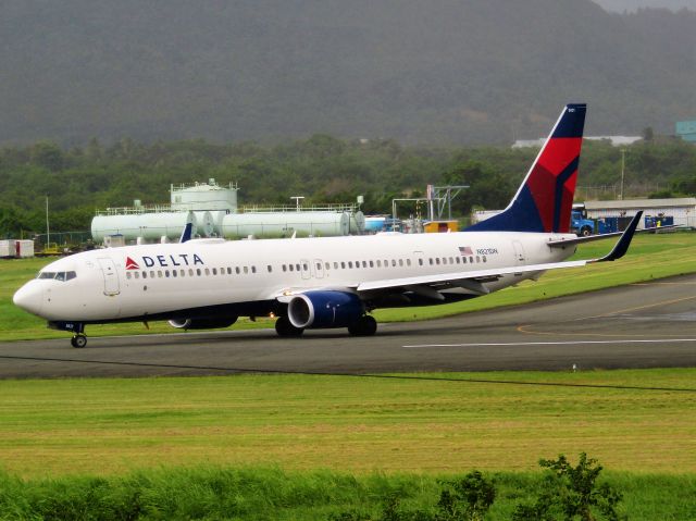 Boeing 737-900 (N821DN)