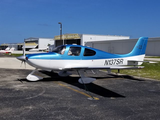 Cirrus SR-22 (N137SR)