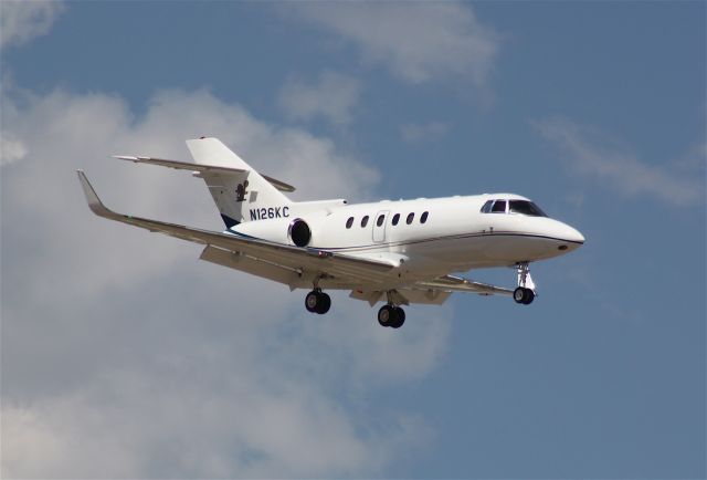 Hawker 800 (N126KC)