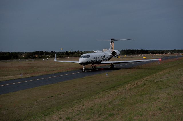 Gulfstream Aerospace Gulfstream V (N550NM) - Departure taxi runway 7 last day Masters 2018