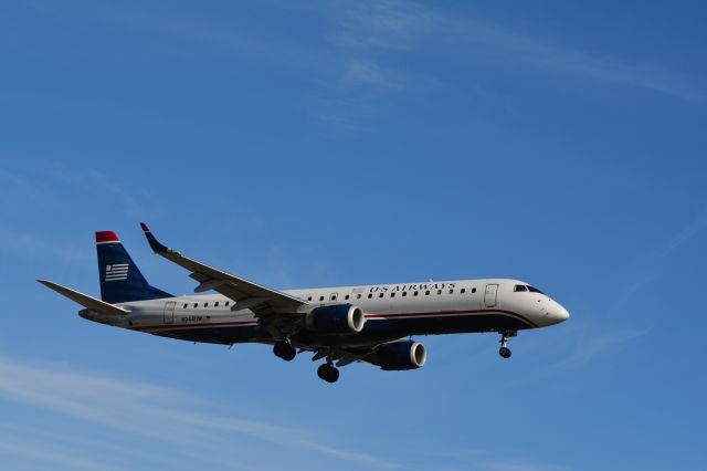 Embraer ERJ-190 (N944UW)