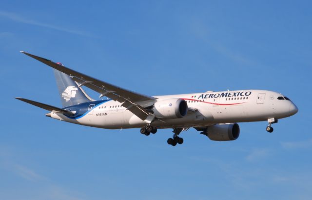 Boeing 787-9 Dreamliner (N961AM) - Taken from the threshold of 29L