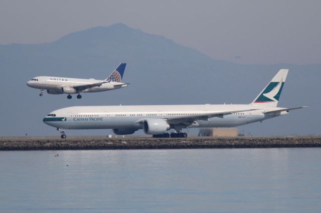 BOEING 777-300ER (B-KQL)