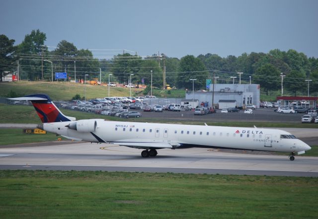 Canadair Regional Jet CRJ-700 (N915XJ) - Takeoff roll 18C at KCLT - 5/21/13