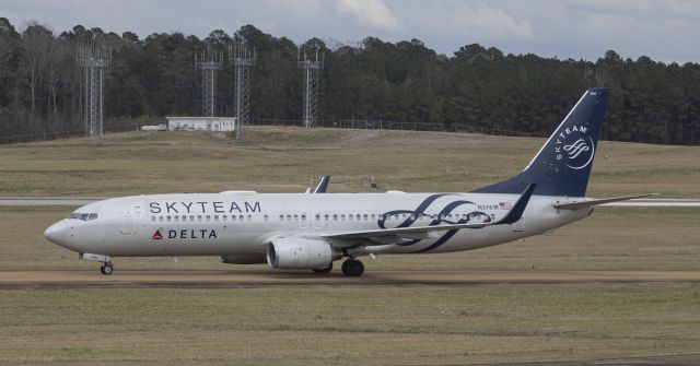 Boeing 737-800 (N3761R)