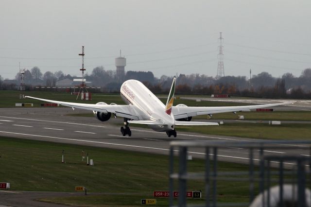 BOEING 777-200LR (ET-APU)