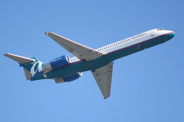 Boeing 717-200 (N967AT) - AirTran Flight 1219 (N967AT) departs Runway 14 at Sarasota-Bradenton International Airport enroute to Chicago/Midway International Airport