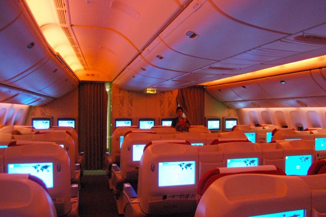 BOEING 777-300 (S2-AFO)