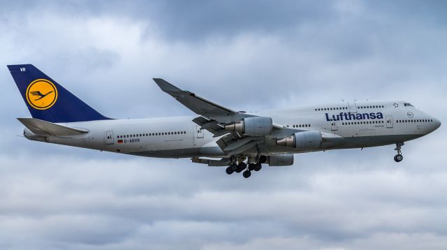 Boeing 747-400 (D-ABVR)