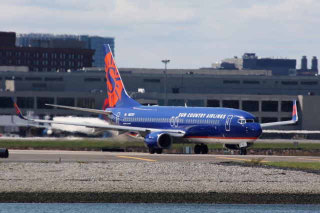 Boeing 737-800 (N827SY)