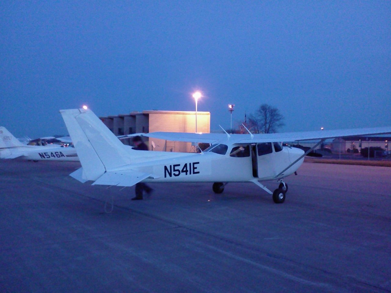 Cessna Skyhawk (N541E) - Airplane with about 10 hours on it being inspected for flight before the SIU school colors (like on the plane next to it) were applied