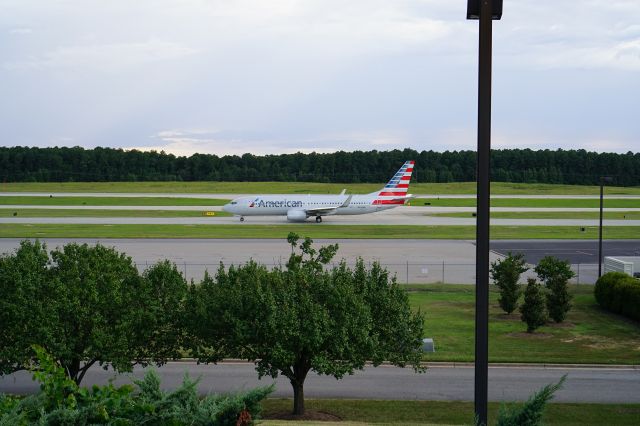 Boeing 737-800 (N930NN)