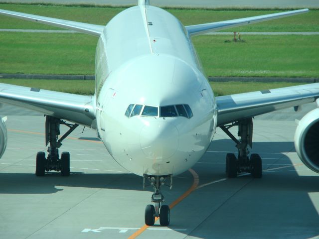 BOEING 777-300 (JA752J)