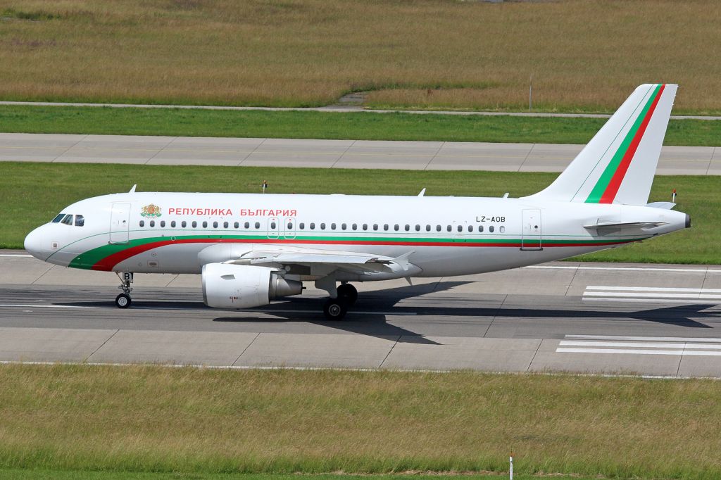 Airbus A319 (LZ-AOB)