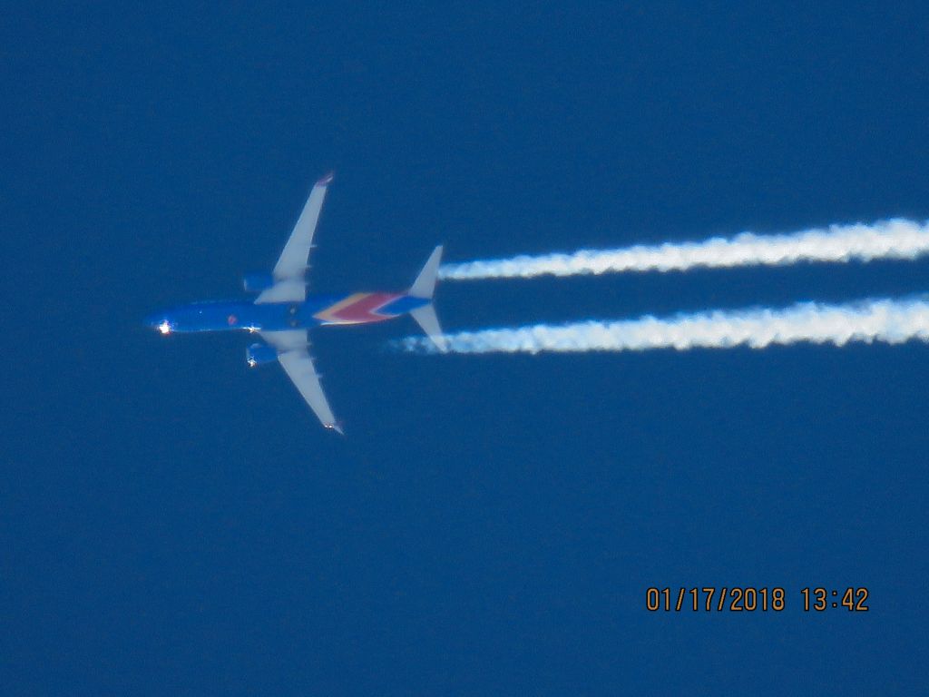 Boeing 737-800 (N8683D)