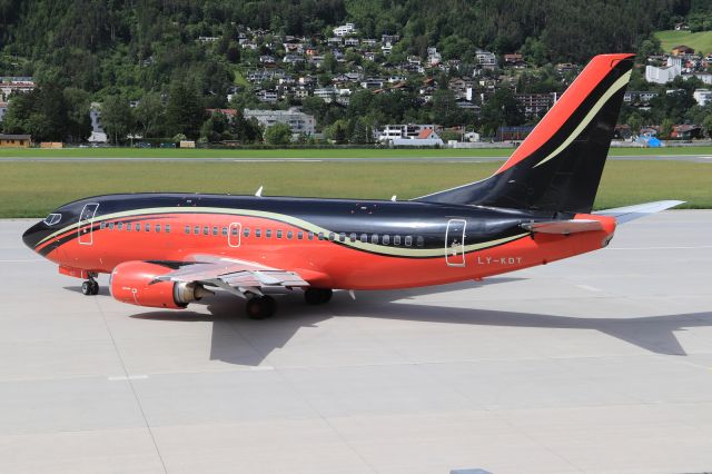 Boeing 737-500 (LY-KDT)