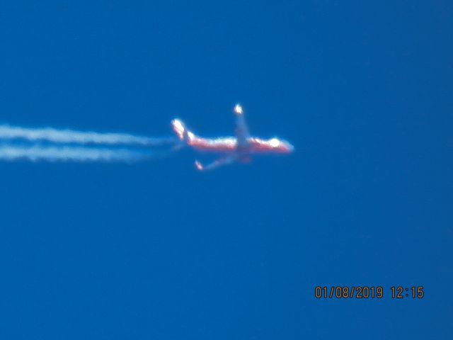 Boeing 737-800 (N8615E)