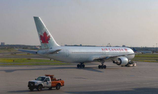 BOEING 767-300 (C-FOCA) - Air Canada Boeing 767-375(ER) C-FOCA in Toronto 