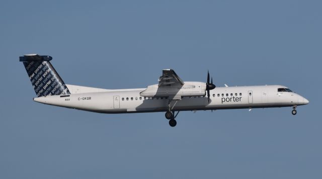 de Havilland Dash 8-400 (C-GKQB)