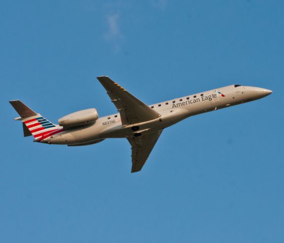 Embraer ERJ-135 (N837AE)