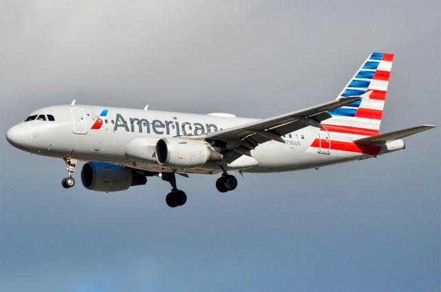 Airbus A319 (N730US) - LUS bus on the Expressway visual