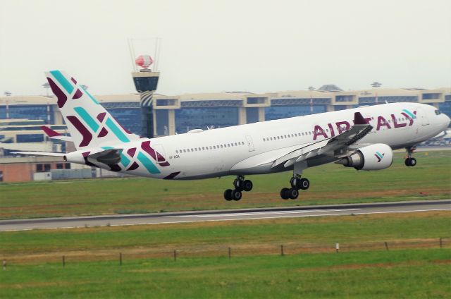 Airbus A330-200 (EI-GGN)
