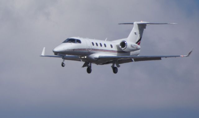 Embraer Phenom 300 (N407QS) - On final is this 2017 Embraer Phenom 300 in the Winter of 2019.