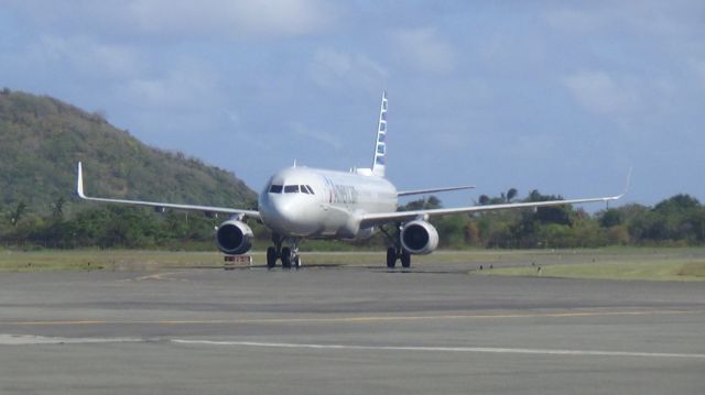 Airbus A321 (N143AN)