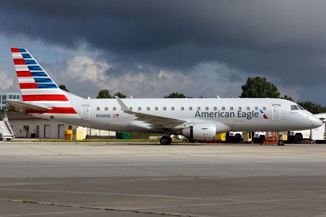 Embraer 175 (N106HQ)