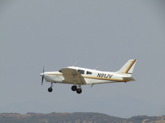 Piper Cherokee (N91JV) - Taking off RWY 26L