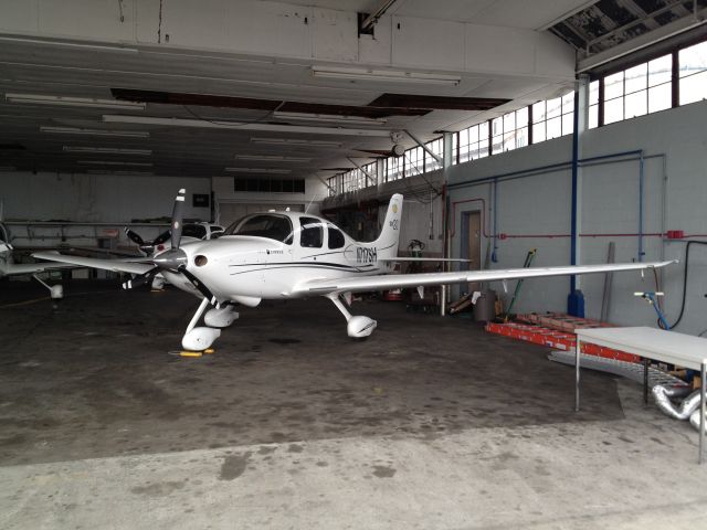 Cirrus SR-20 (N717SH)