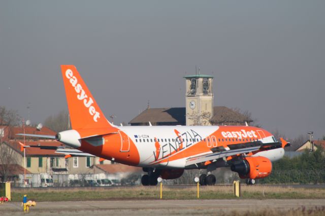 Airbus A319 (G-EZDW) - "VENEZIA" livery