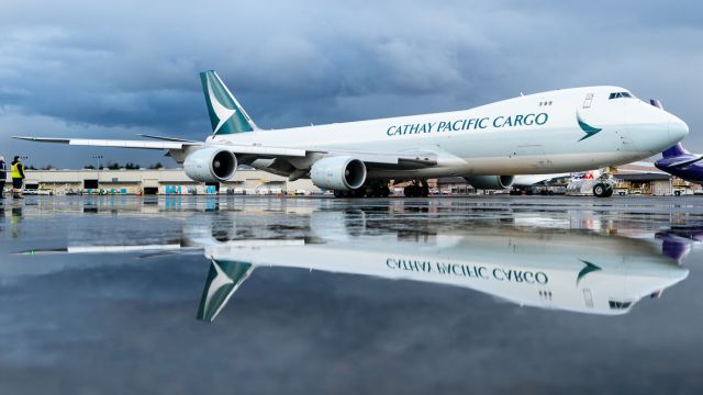 BOEING 747-8 (B-LJF) - A little bit of good old PNW liquid sunshine showing off B-LJF after its push.