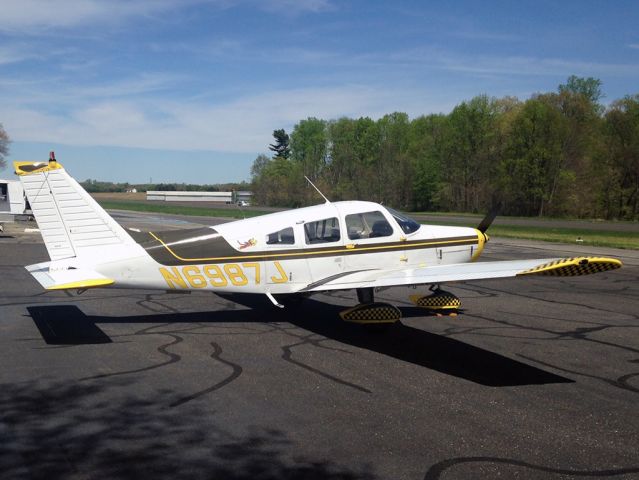 Piper Cherokee (N6987J)