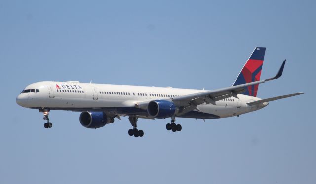 BOEING 757-300 —