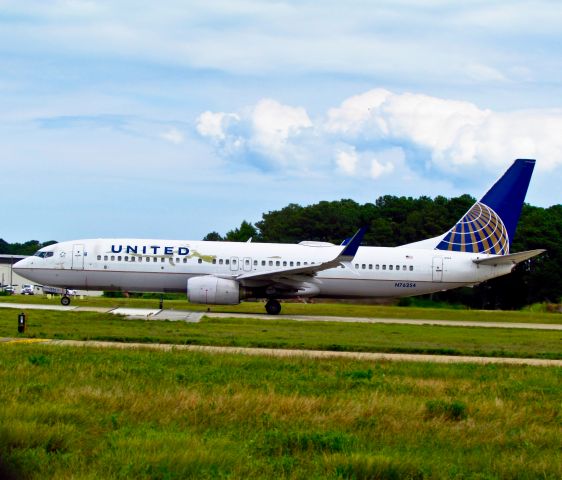 Boeing 737-800 (N76254)