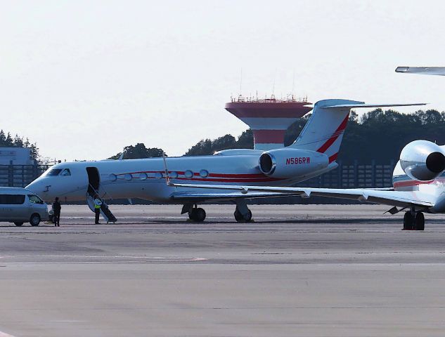 Gulfstream Aerospace Gulfstream V (N586RW) - I took this picture on Nov 02, 2019.