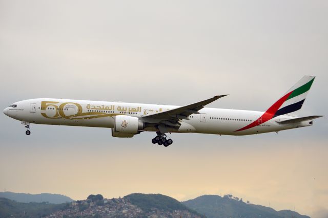 Boeing 777-200 (A6-EGE)