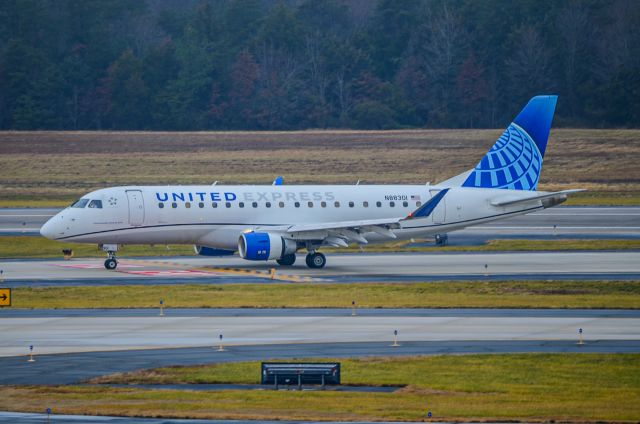 Embraer 175 (N88301)