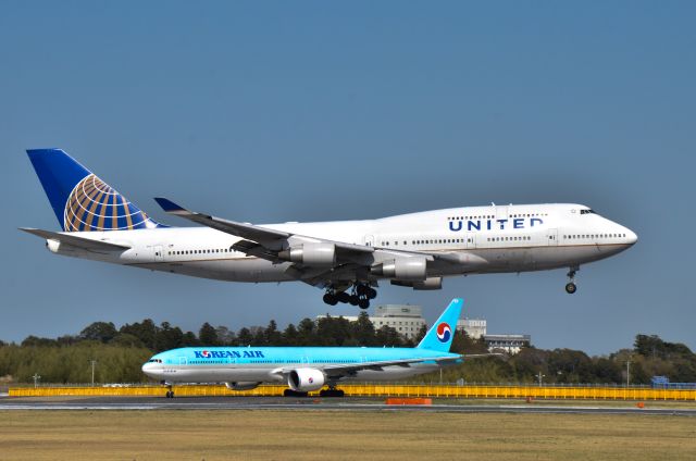 Boeing 747-400 (N116UA)