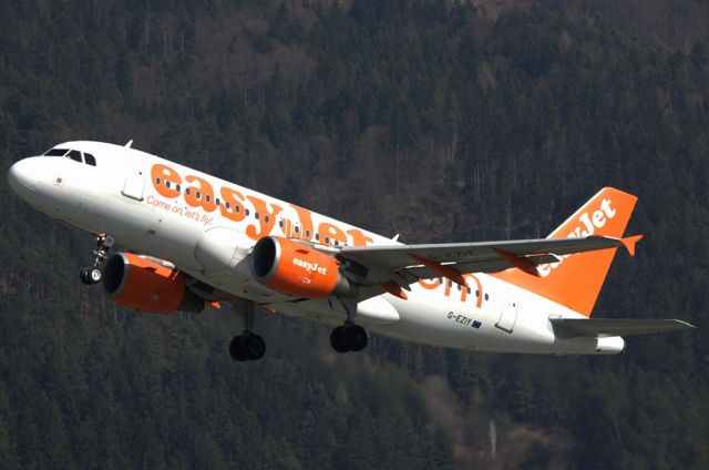 Airbus A319 (G-EZIY)